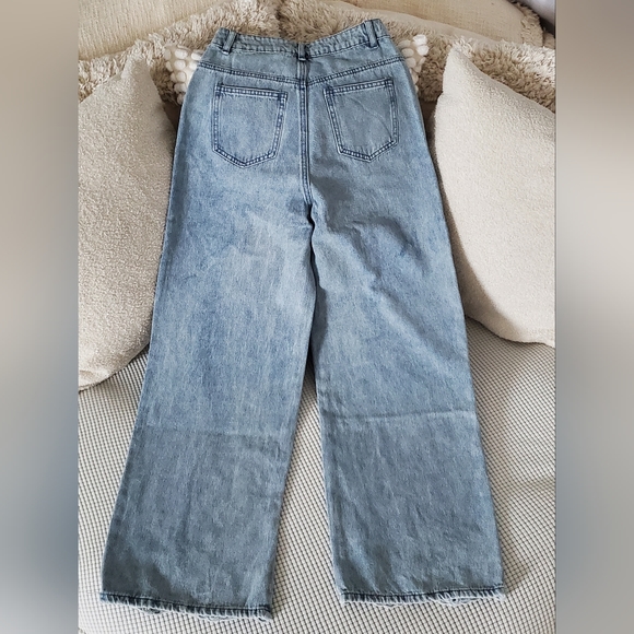 NWOT High Waist Light Wash Hem Detail Jeans | Size 26 - Picture 7 of 8